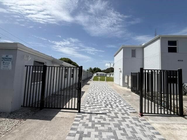 4393 Windsor Avenue # 22, West Palm Beach, FL 33407