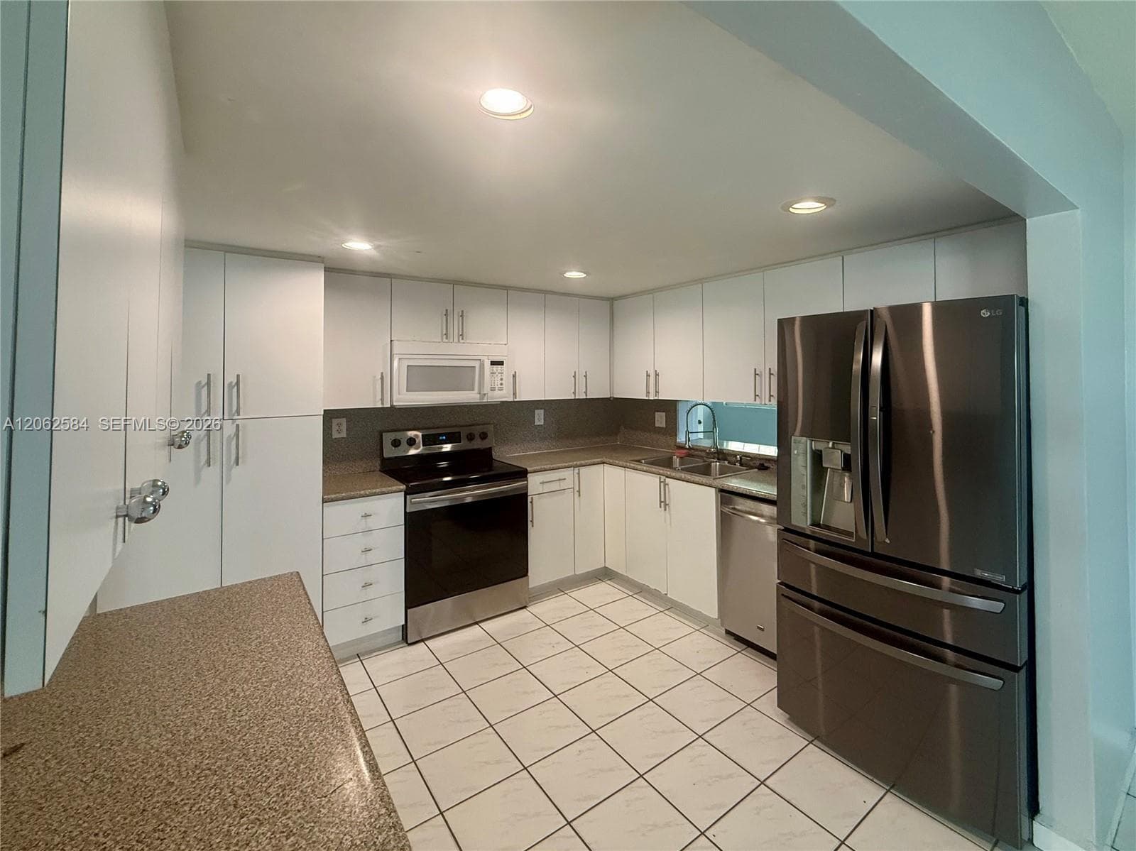 7710 NW 5th St, Pembroke Pines, FL 33024 — zdjęcie 4