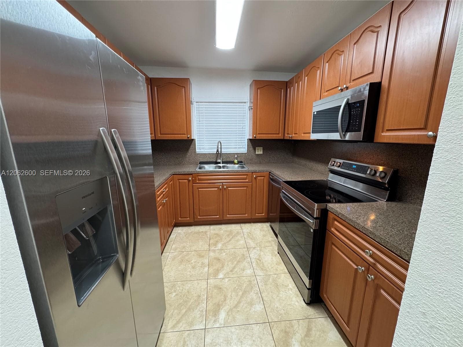717 NE 10th Ave # 1-2, Hallandale Beach, FL 33009 — zdjęcie 2