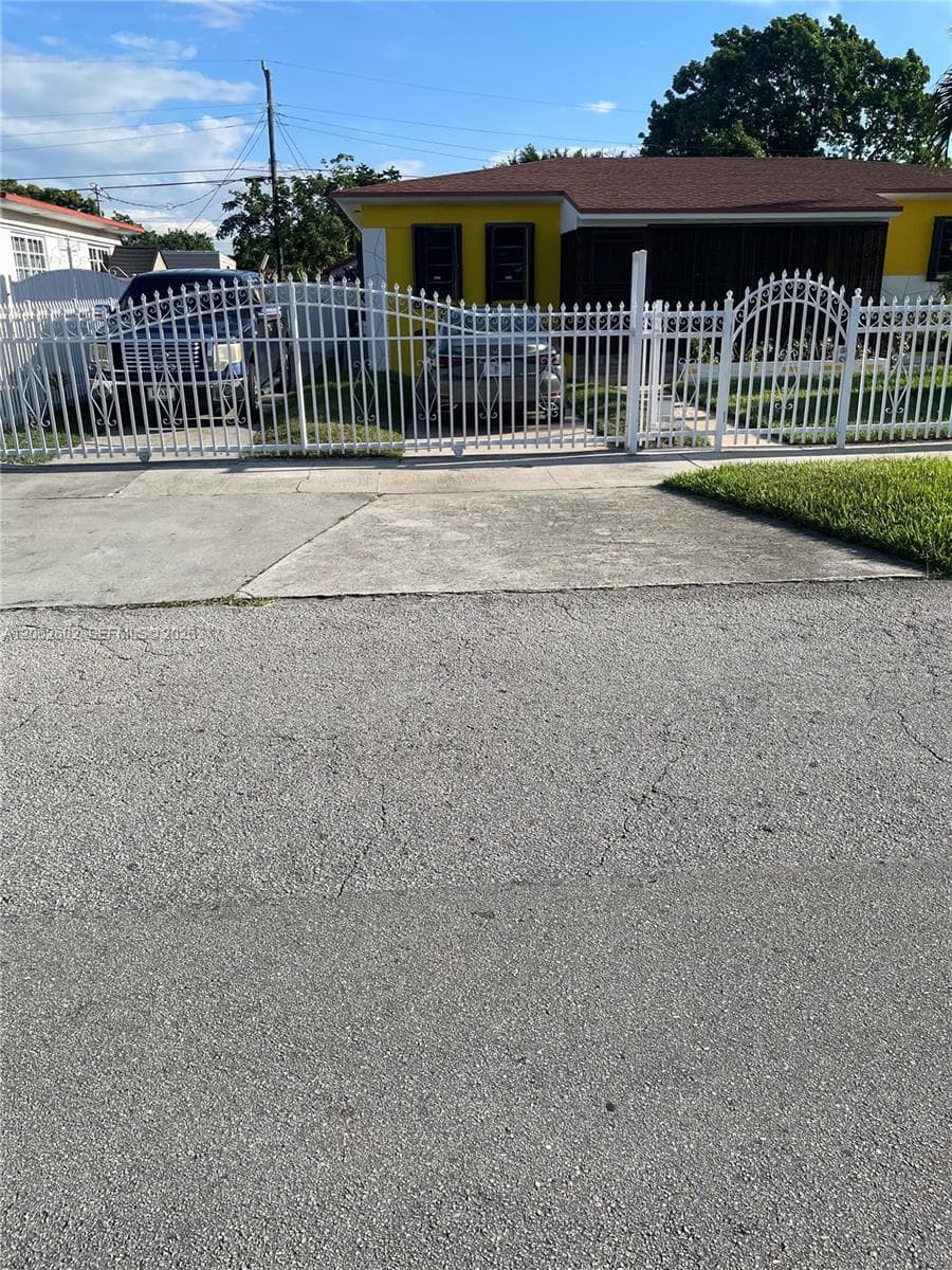 3265 NW 80th Ter, Miami, FL 33147 — zdjęcie 2