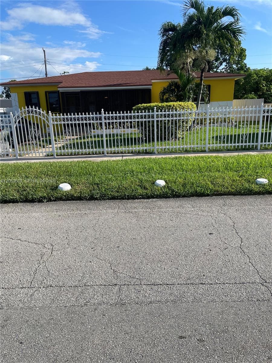 3265 NW 80th Ter, Miami, FL 33147