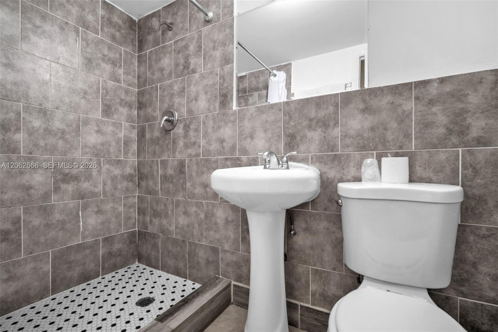 8 E 13th St, Hialeah, FL 33010 — zdjęcie 4