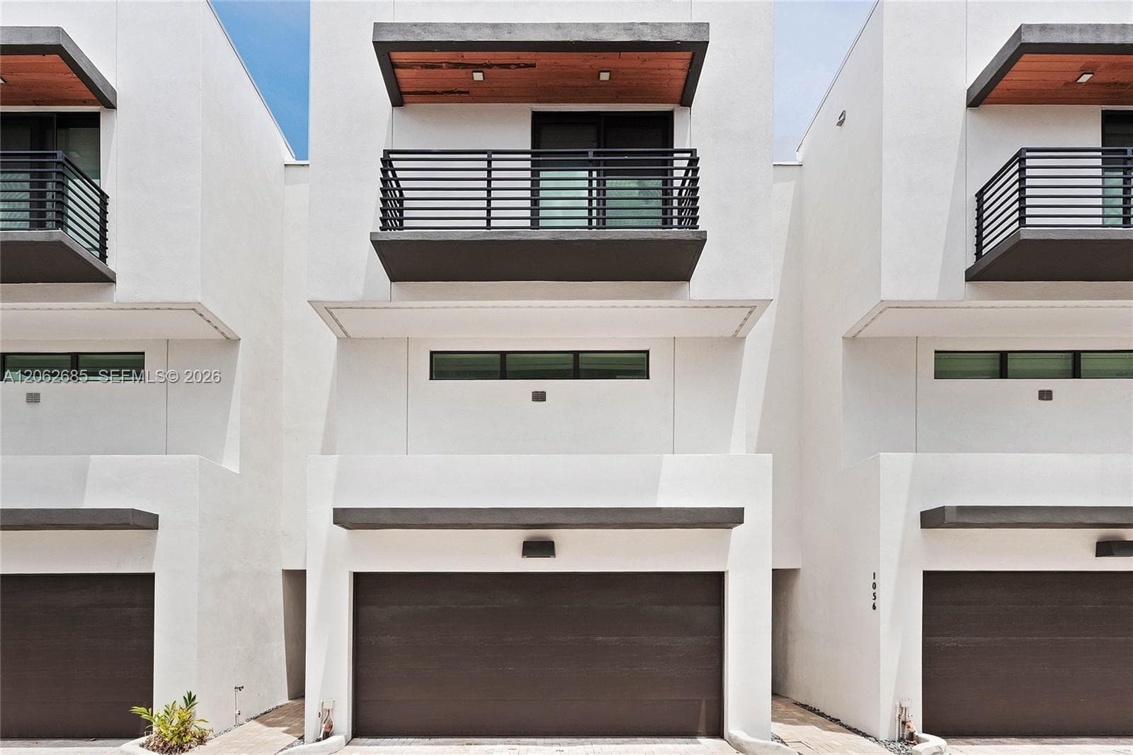 1054 N Victoria Park Rd, Fort Lauderdale, FL 33304 — zdjęcie 2