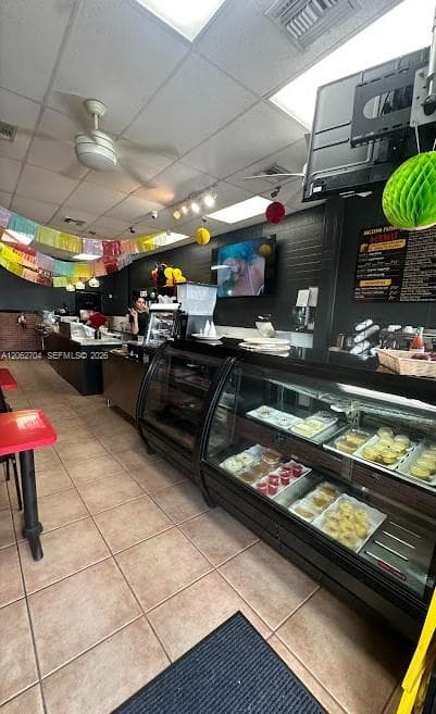 1426 W 49 St, Hialeah, FL 33012 — zdjęcie 3