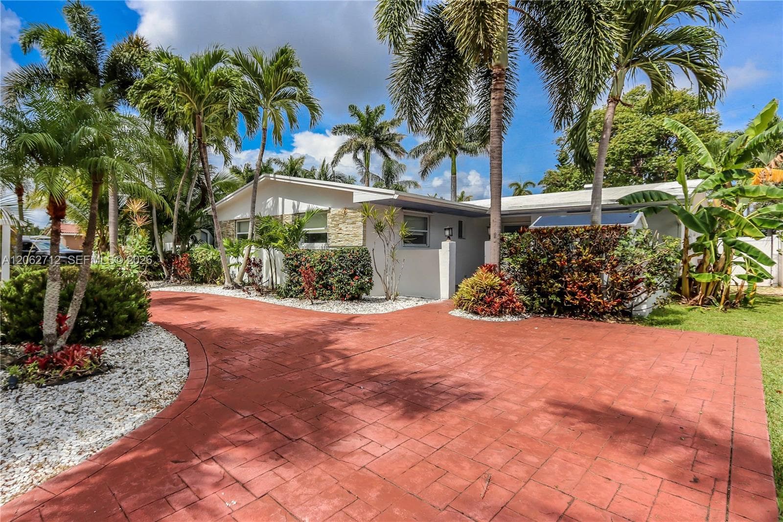 1102 N 13th Ave, Hollywood, FL 33019