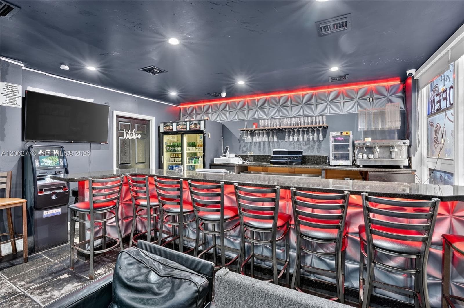Cafeteria & Sports Bar For Sale In Hialeah, Hialeah, FL 33010 — zdjęcie 2