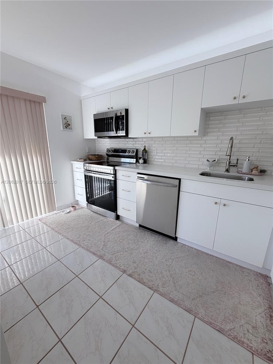 17000 NW 67th Ave # 112, Hialeah, FL 33015 — zdjęcie 2