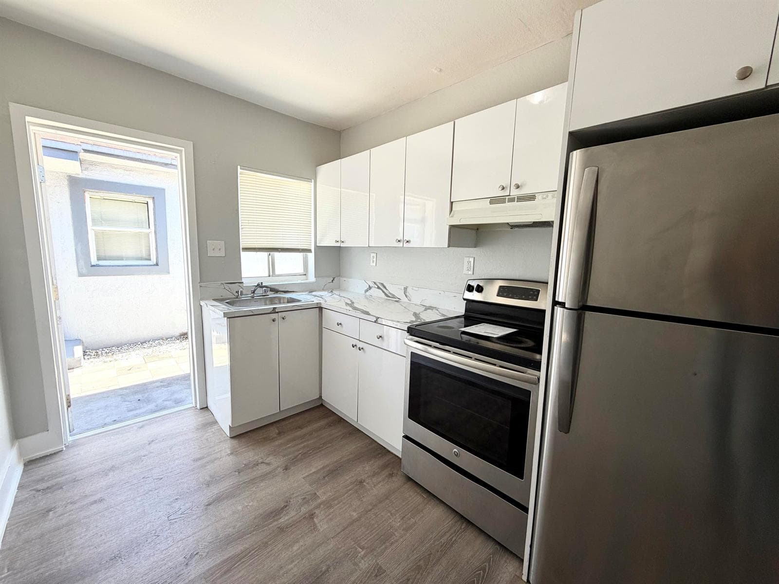 614 NE 3rd Street # 8, Hallandale Beach, FL 33009 — zdjęcie 4