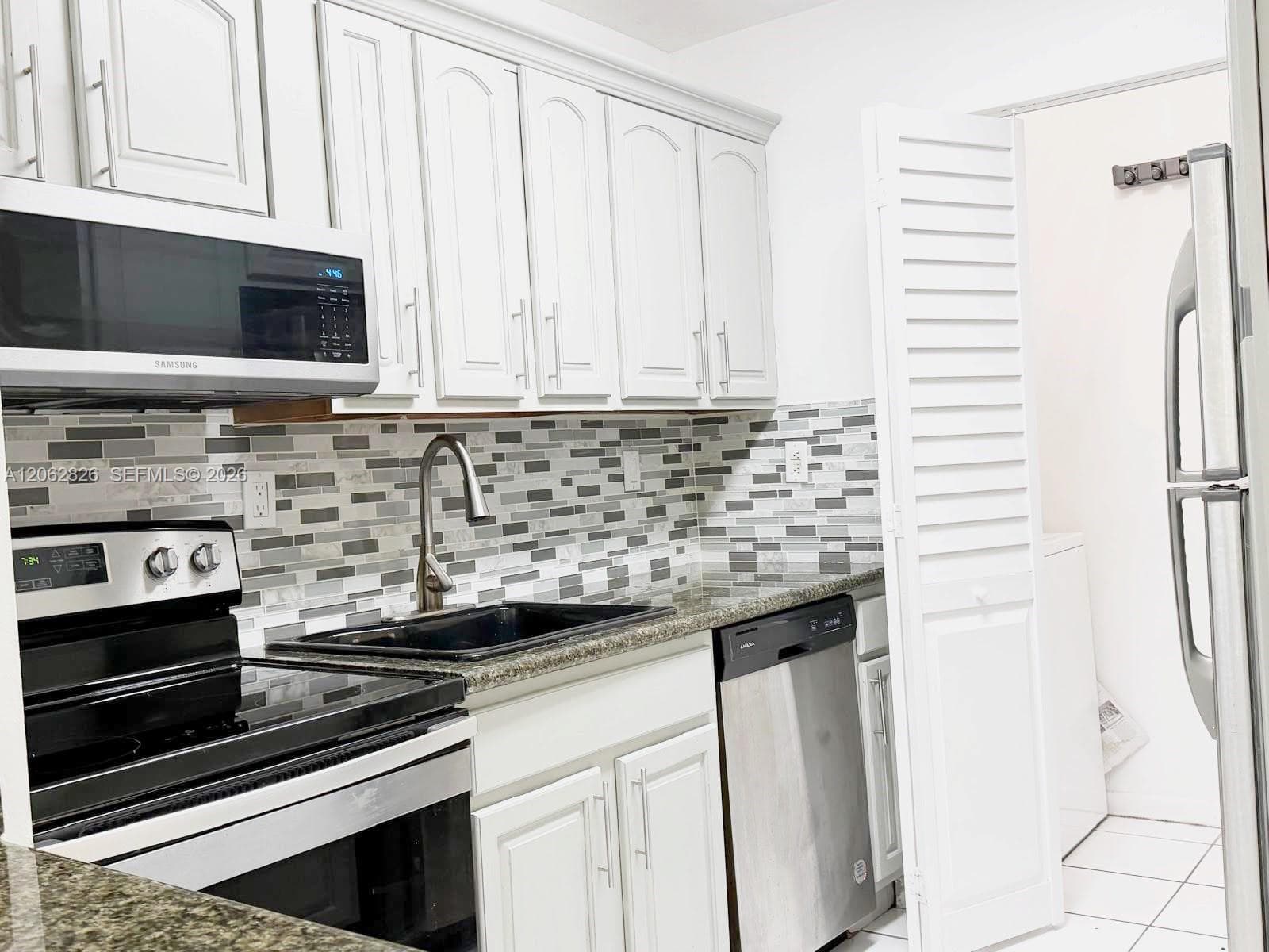 20681 NE 4th Pl # 101, Miami, FL 33179 — zdjęcie 2
