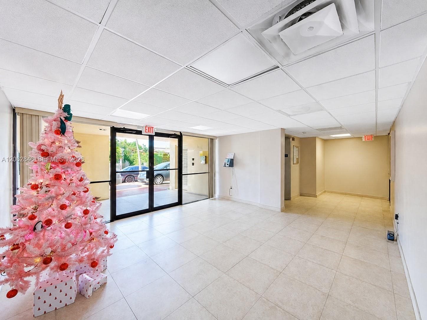7921 Byron Ave # 404, Miami Beach, FL 33141 — zdjęcie 2