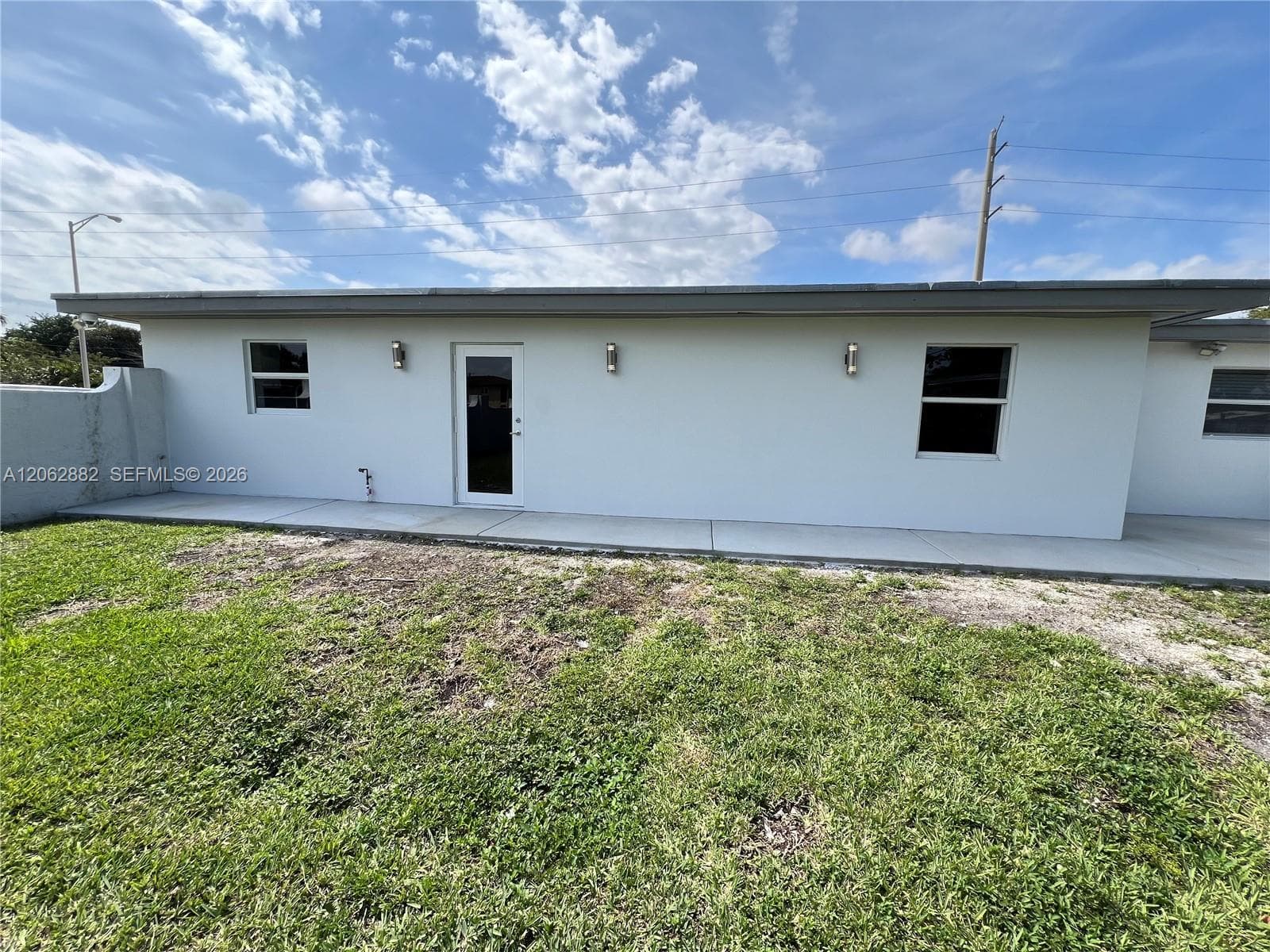 705 E 20th St, Hialeah, FL 33013 — zdjęcie 2
