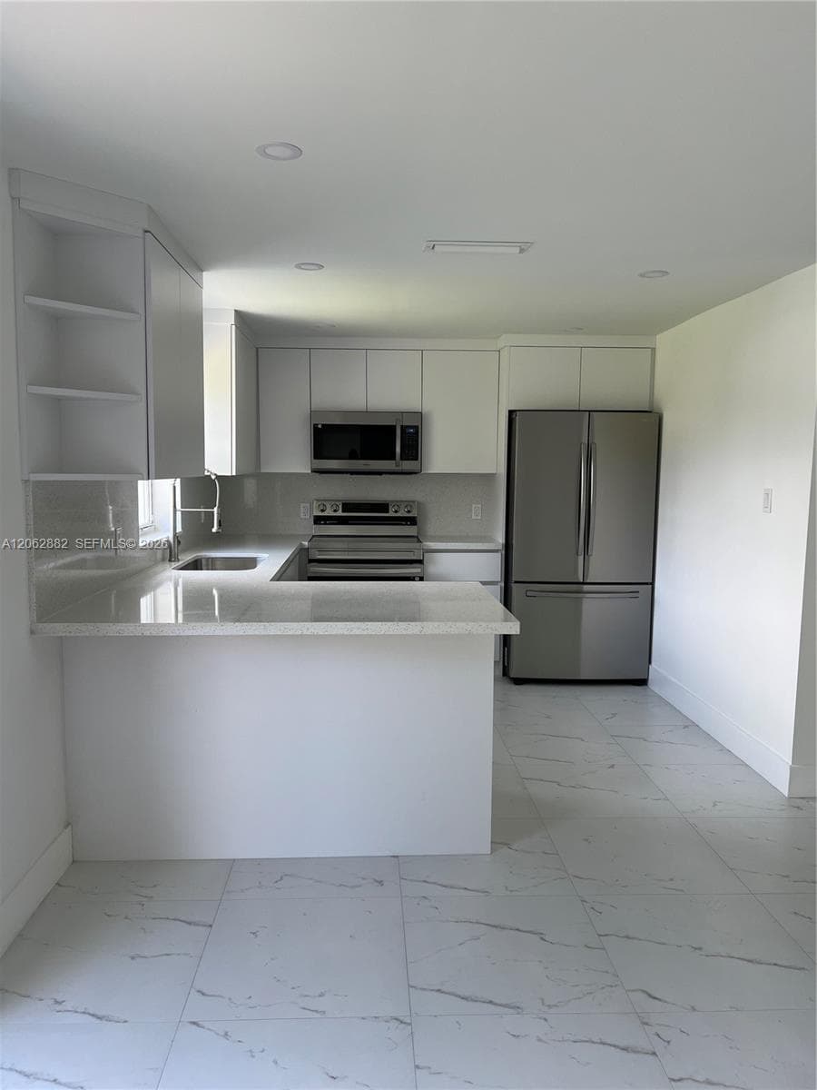 705 E 20th St, Hialeah, FL 33013 — zdjęcie 4