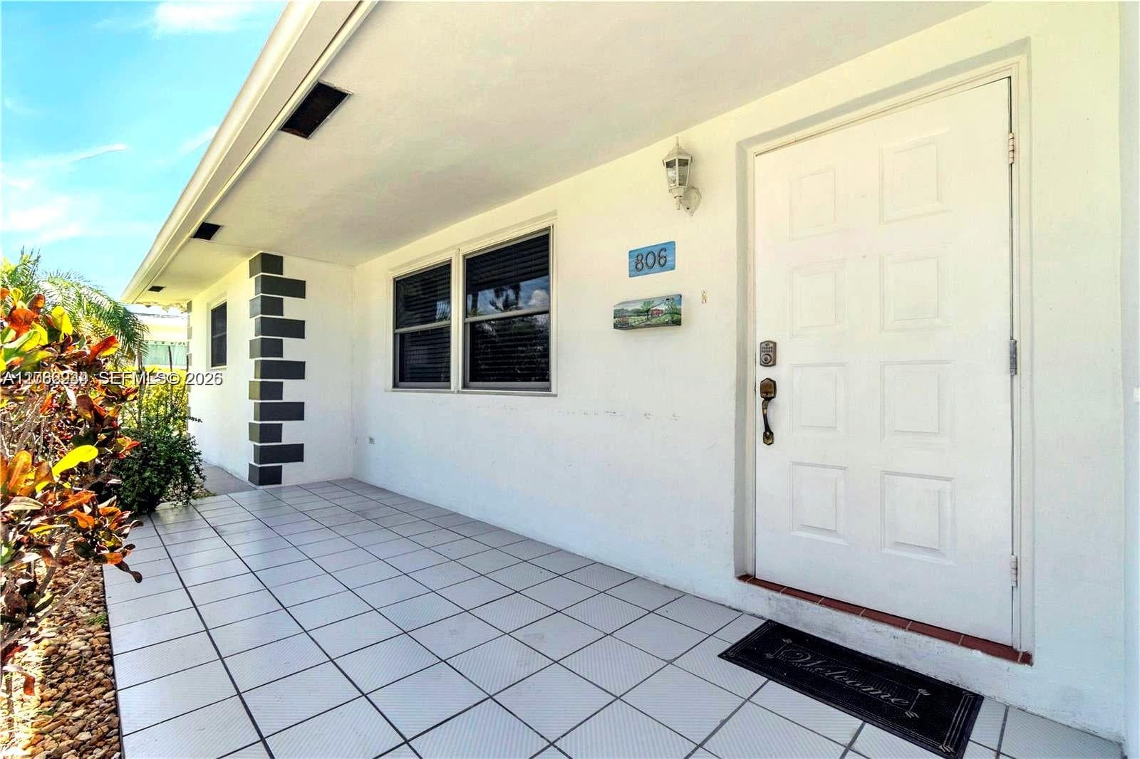 806 NE 4th St, Hallandale Beach, FL 33009 — zdjęcie 2