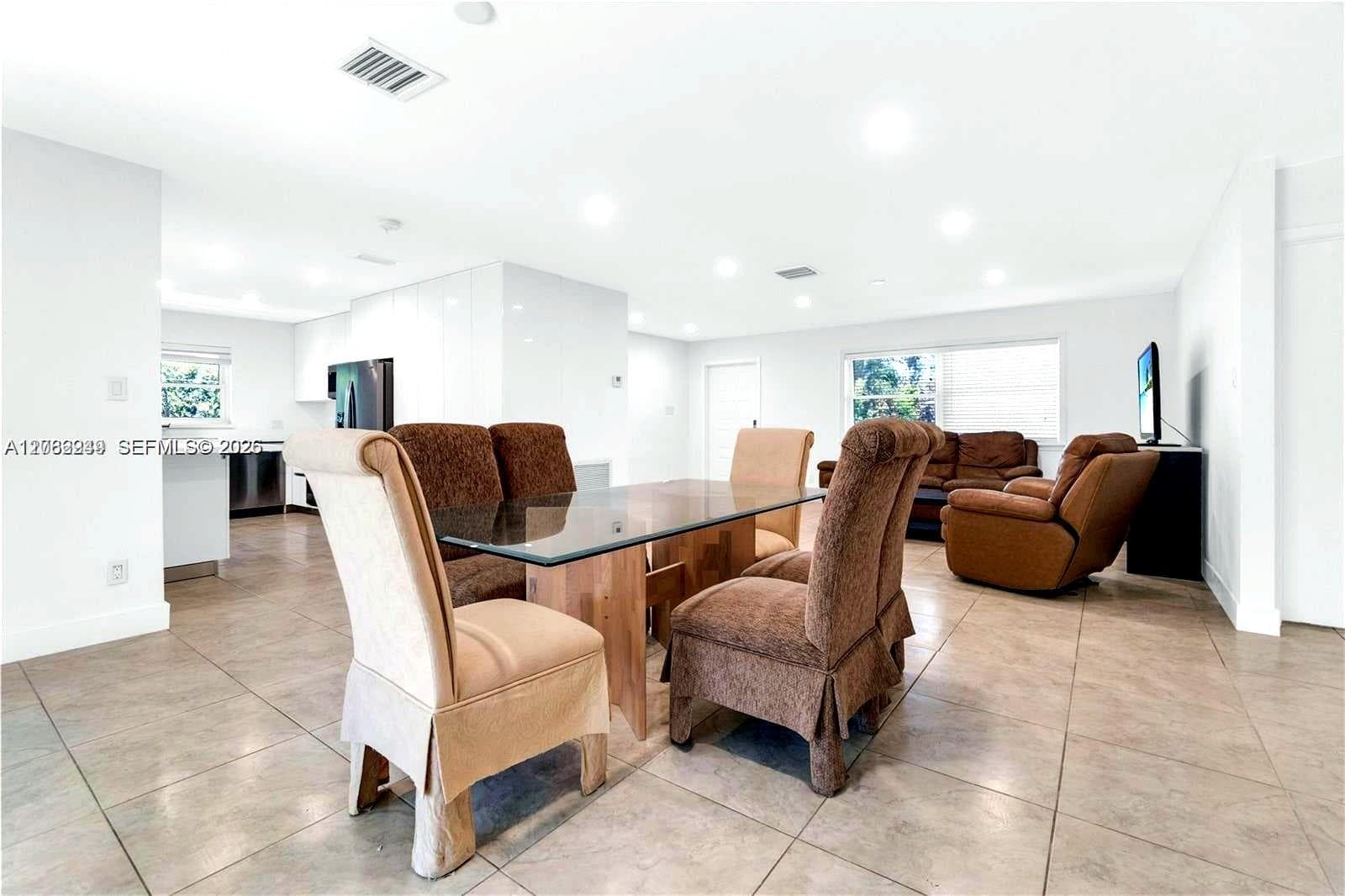 806 NE 4th St, Hallandale Beach, FL 33009 — zdjęcie 4