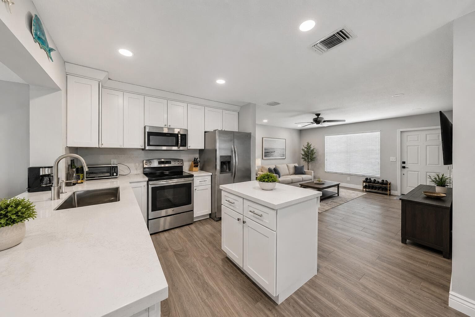 121 NE 55TH Street, Oakland Park, FL 33334 — zdjęcie 3