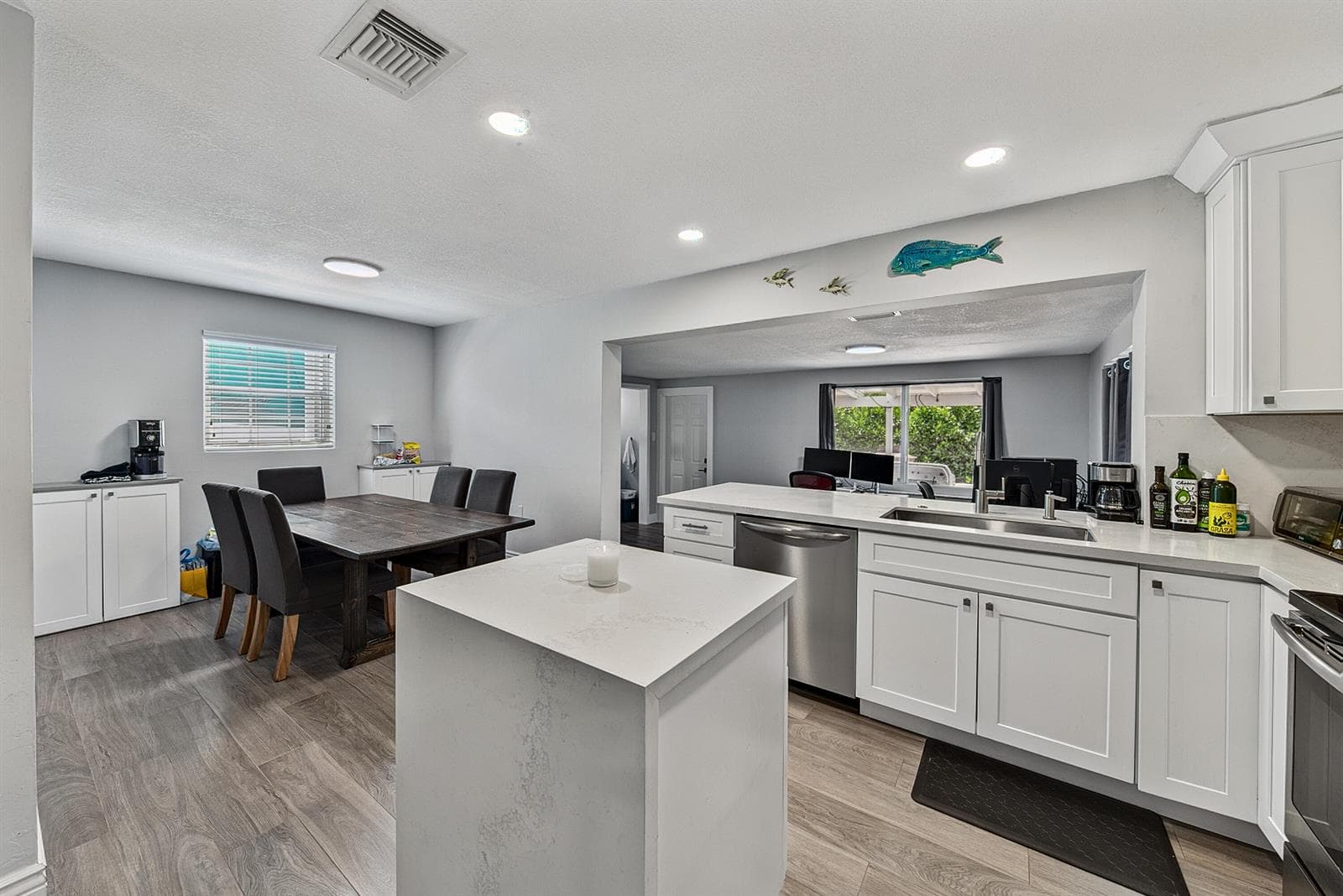 121 NE 55TH Street, Oakland Park, FL 33334 — zdjęcie 4