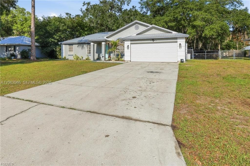 4022 E Sunflower Circle, La Belle, FL 33935 — zdjęcie 2