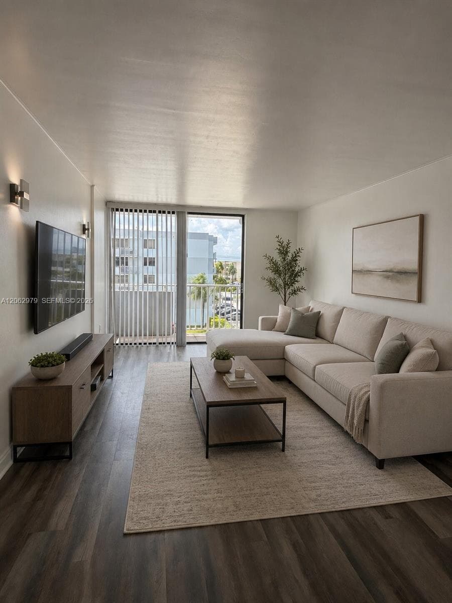 8261 NW 8th St # 434, Miami, FL 33126