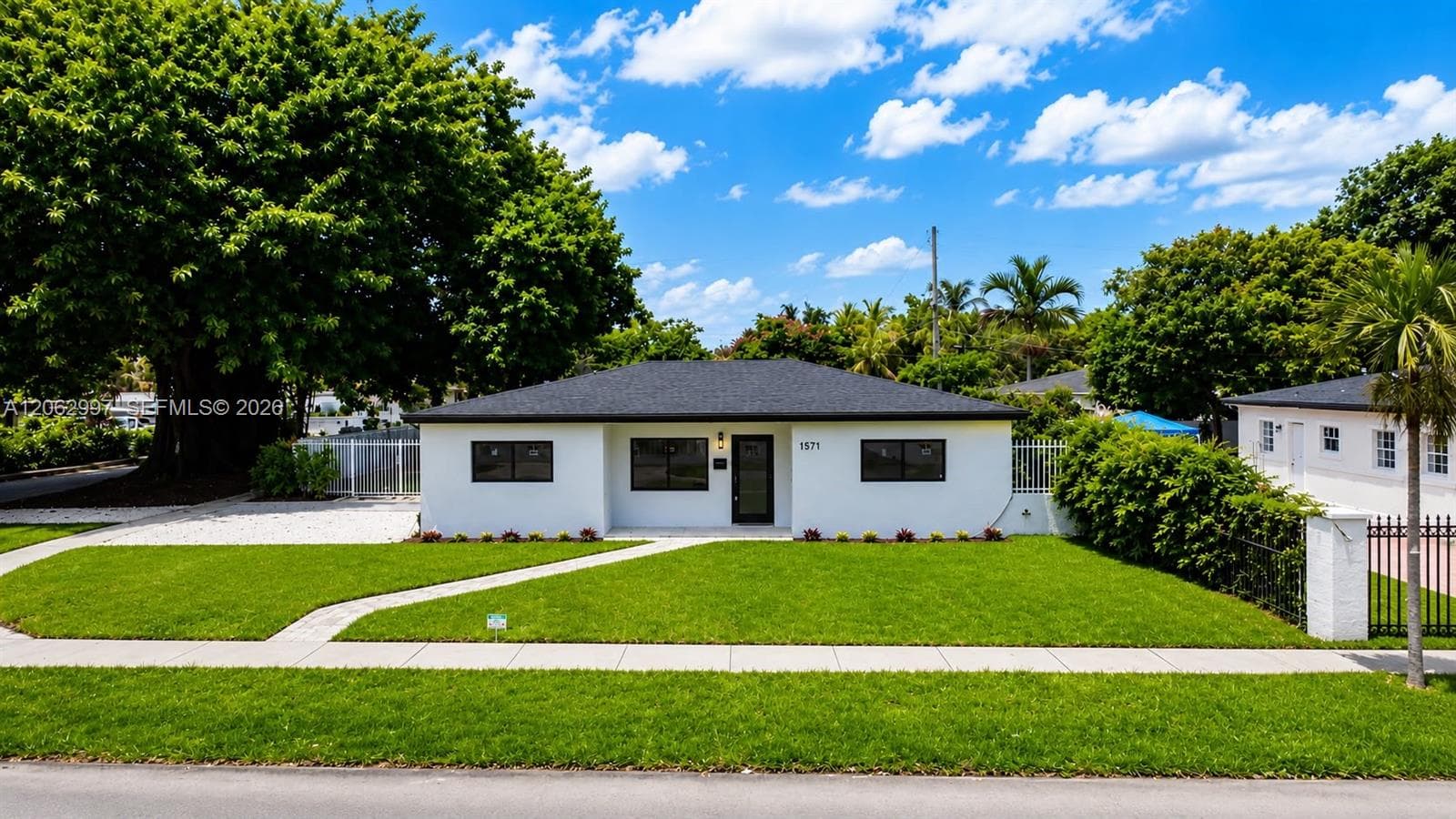 1571 NW 132nd St, Miami, FL 33167 — zdjęcie 2