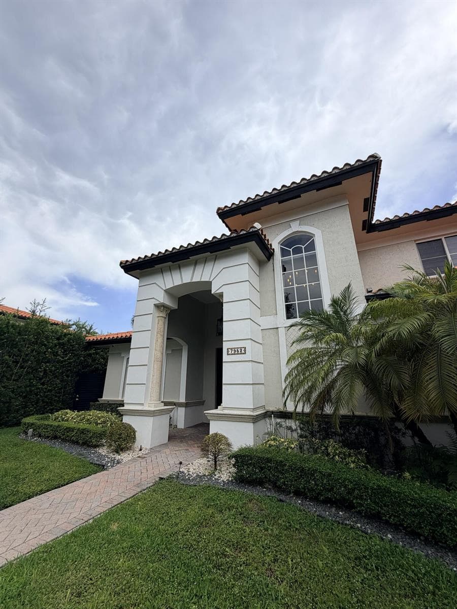 7952 NW 161ST Terrace, Miami Lakes, FL 33016 — zdjęcie 2