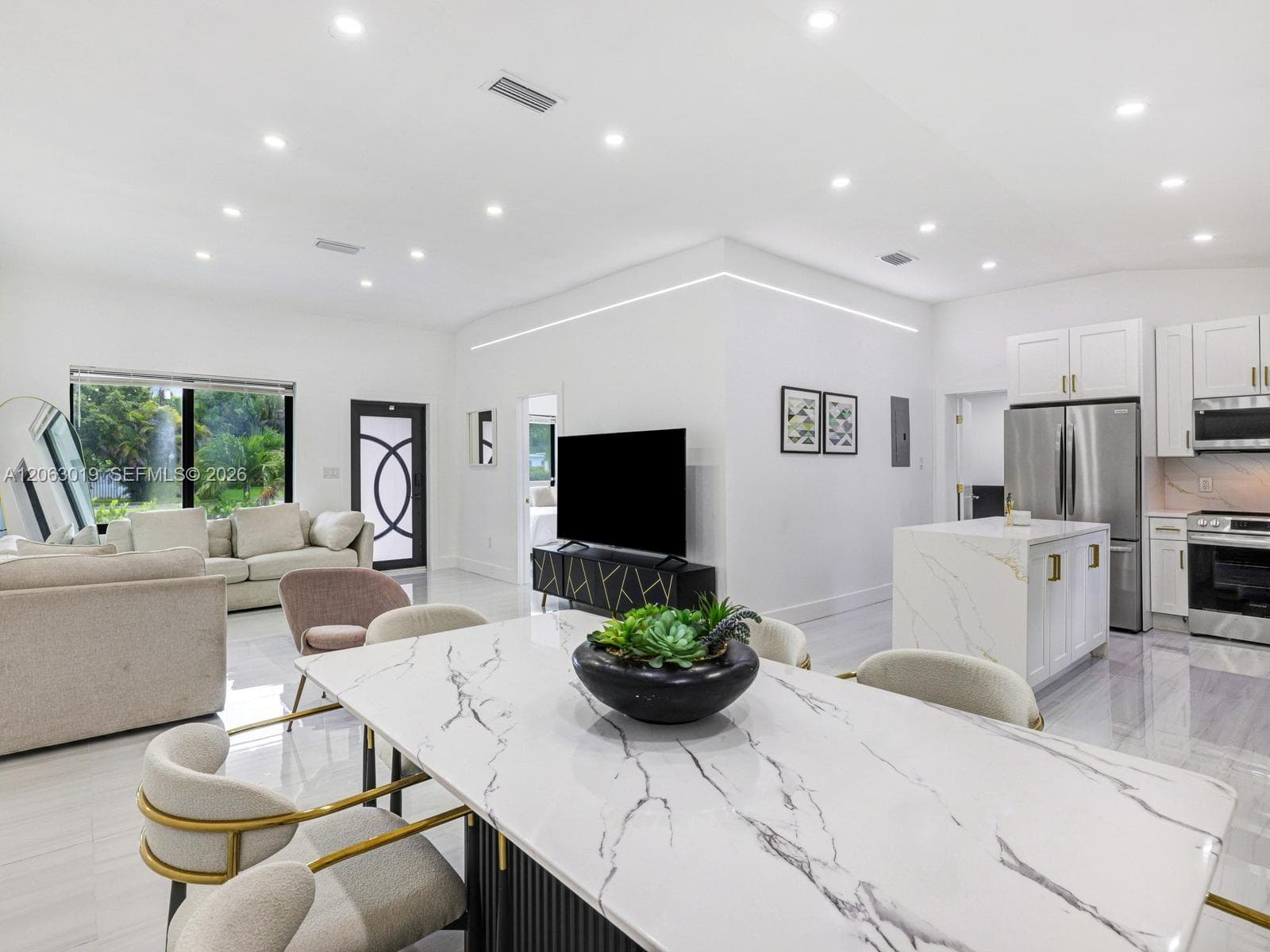 8635 N Miami Ave, El Portal, FL 33150 — zdjęcie 2