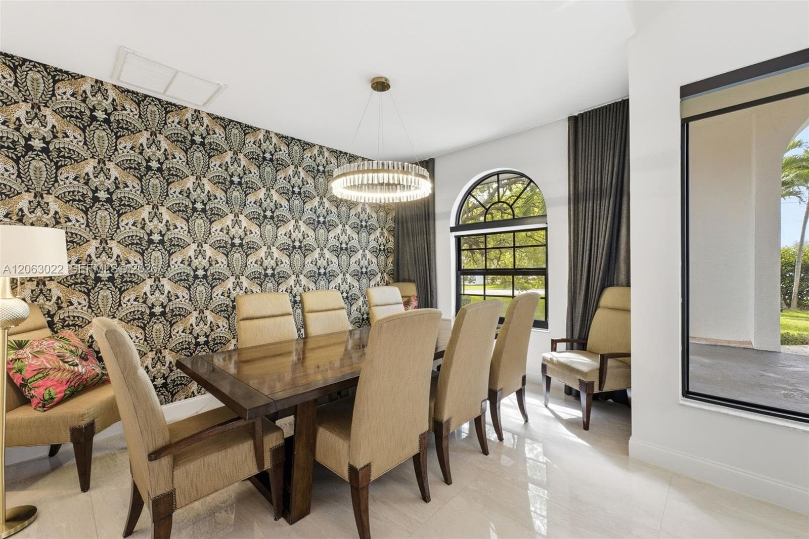 8215 Grand Canal Dr, Miami, FL 33144 — zdjęcie 2