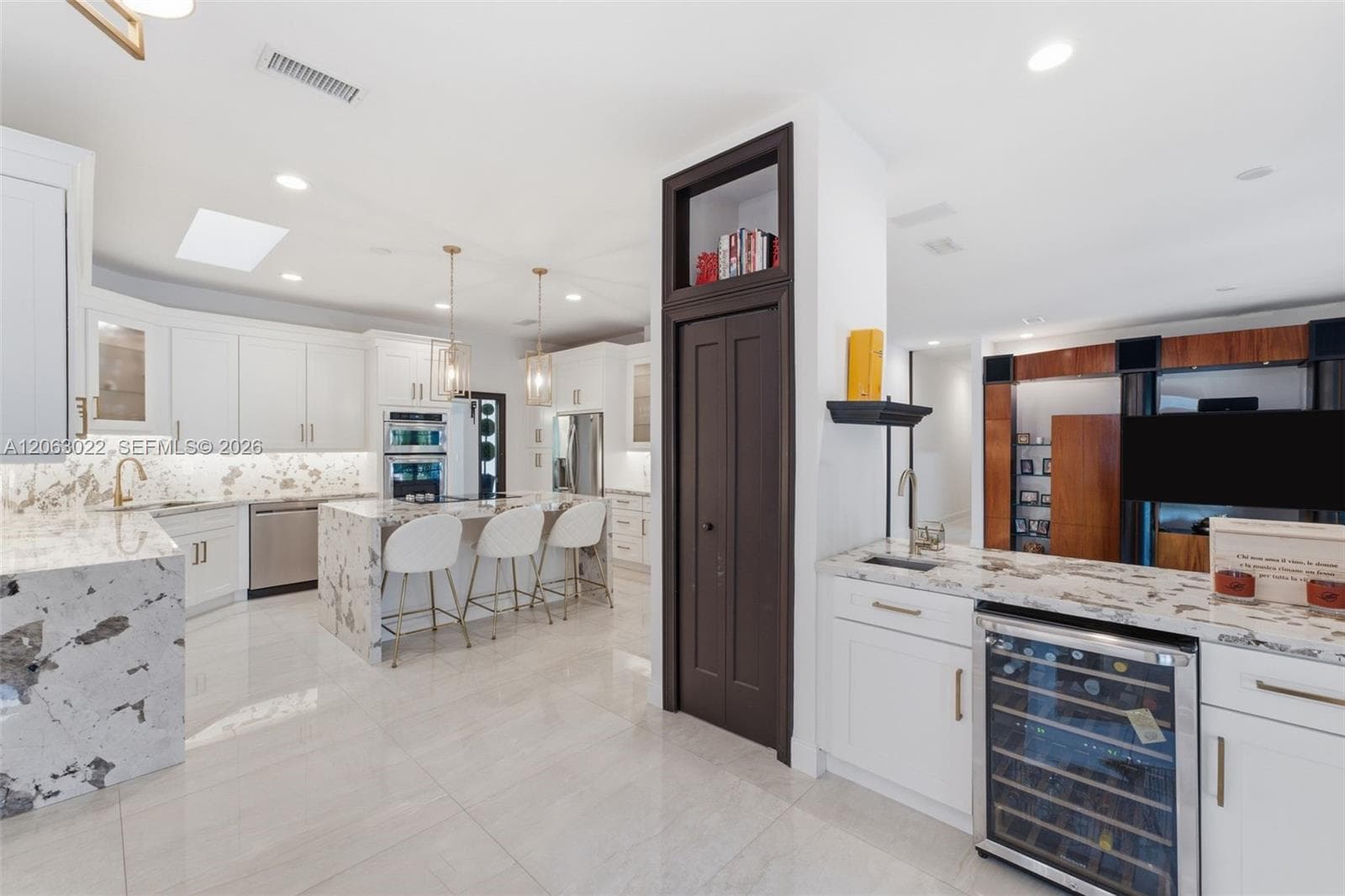 8215 Grand Canal Dr, Miami, FL 33144 — zdjęcie 5