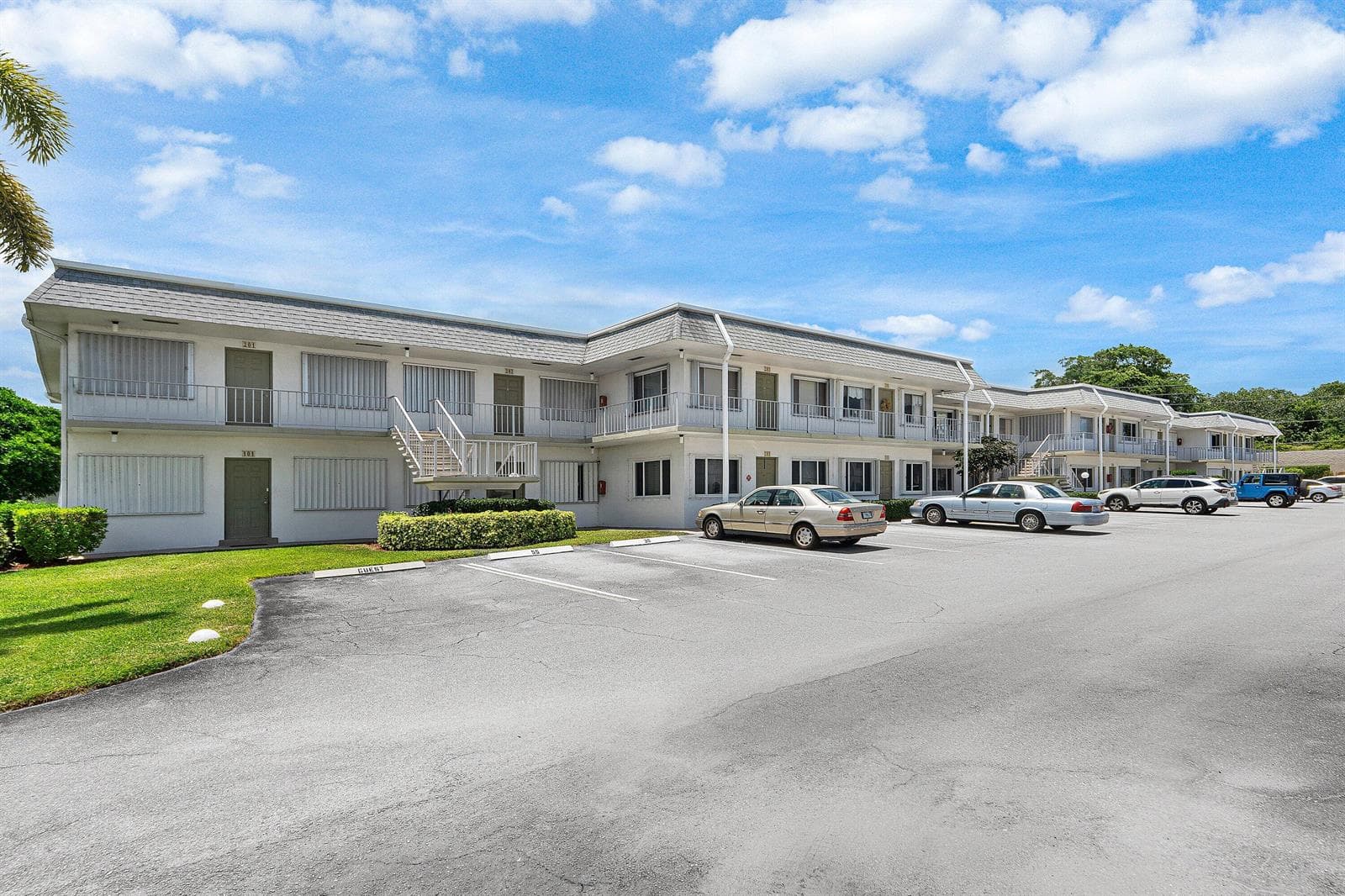 3160 LAKE OSBORNE Drive # Bldg 6 Unit 206, FL 33461