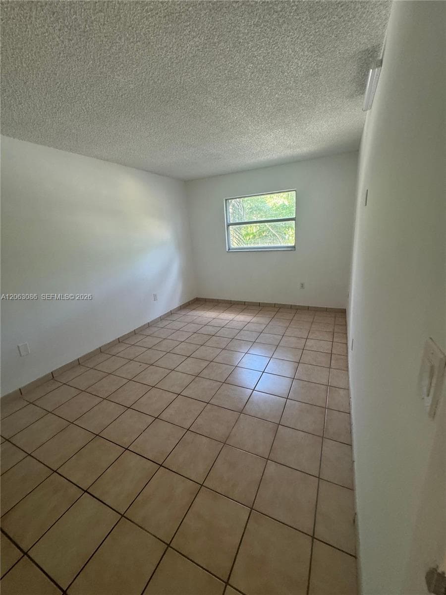 4265 NW South Tamiami Canal Dr # 1-214, Miami, FL 33126 — zdjęcie 4
