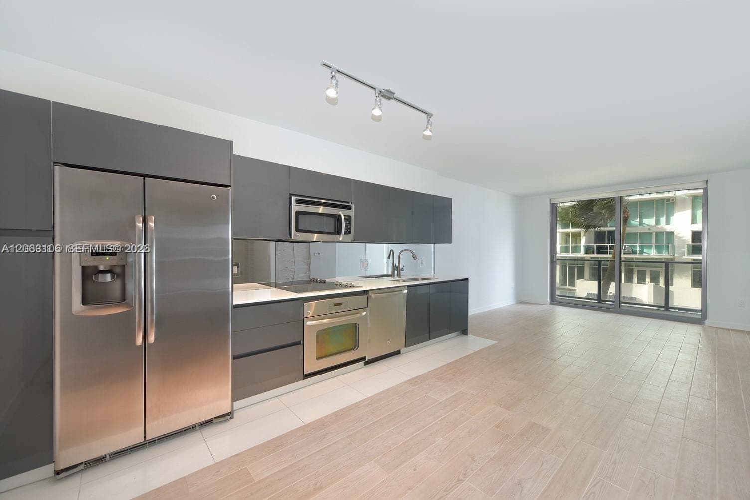 31 SE 6th St # 406, Miami, FL 33131