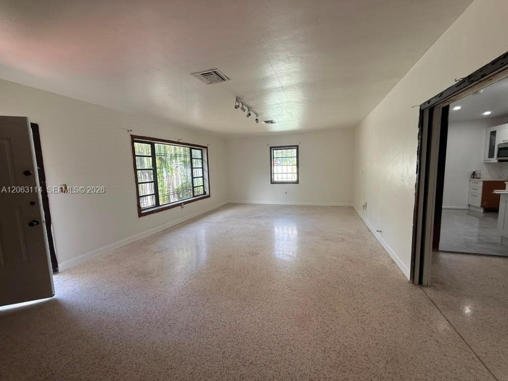 631 NE 60th St # A, Miami, FL 33137 — zdjęcie 4