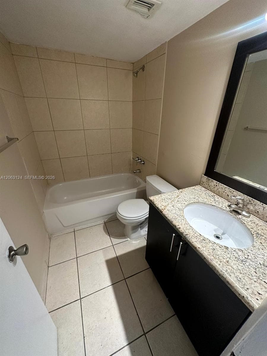 482 NW 165th St Rd # A306, Miami, FL 33169 — zdjęcie 2