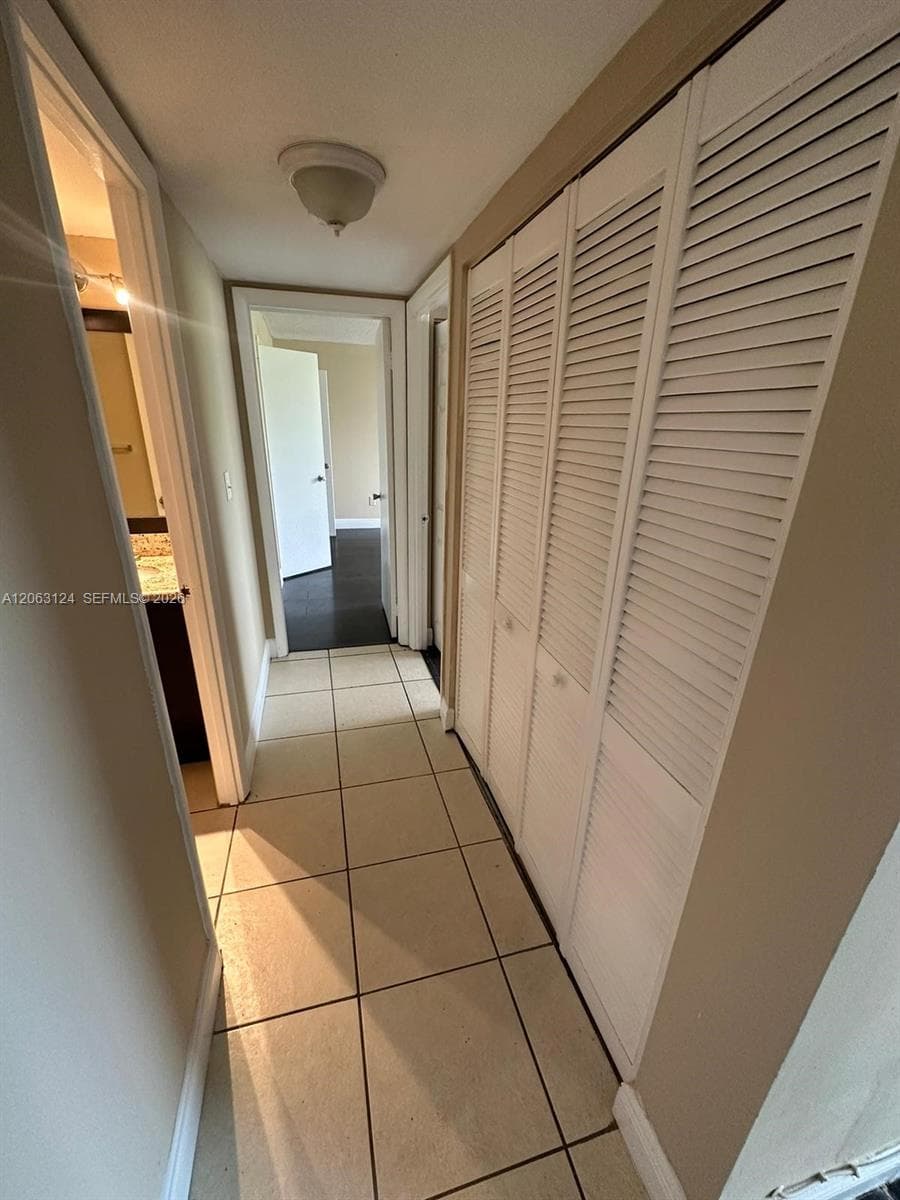 482 NW 165th St Rd # A306, Miami, FL 33169 — zdjęcie 5