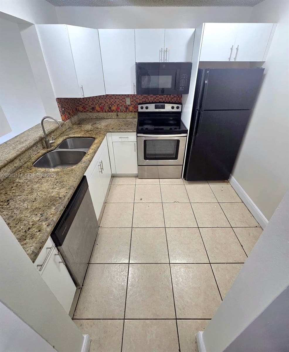 482 NW 165th St Rd # A306, Miami, FL 33169 — zdjęcie 4