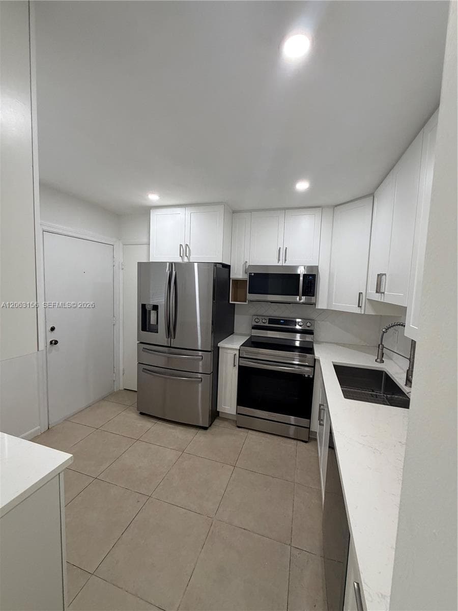 873 NE 195th St # 107, Miami, FL 33179 — zdjęcie 2