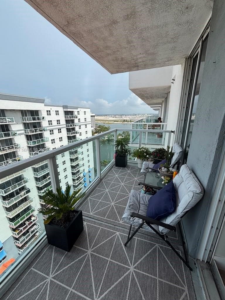 5077 NW 7th St # TS16 (1716), Miami, FL 33126 — zdjęcie 3