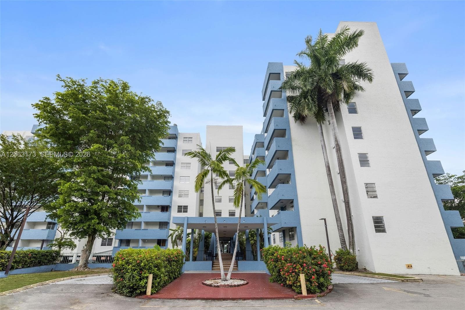 5050 NW 7th St # 211, Miami, FL 33126