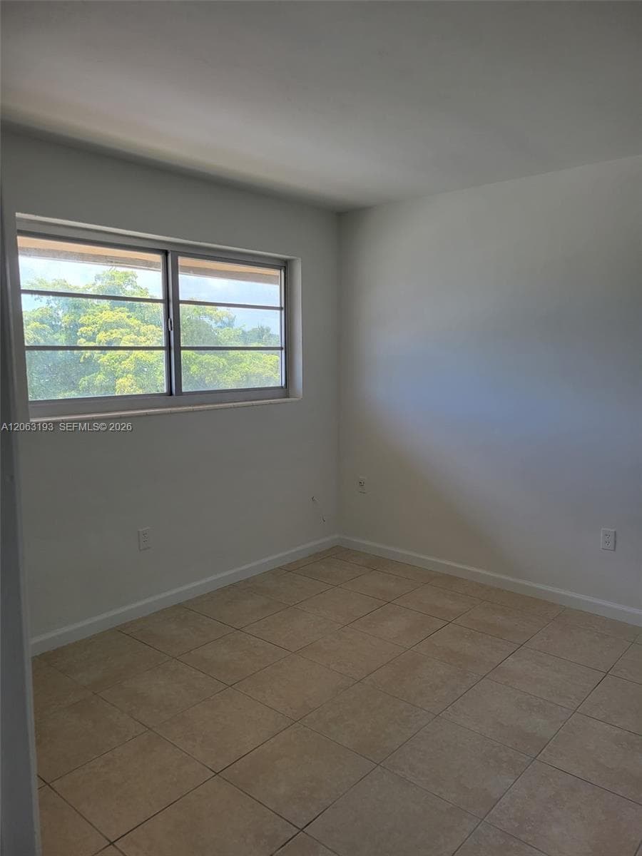 3881 W Flagler St # 305, Miami, FL 33134 — zdjęcie 5