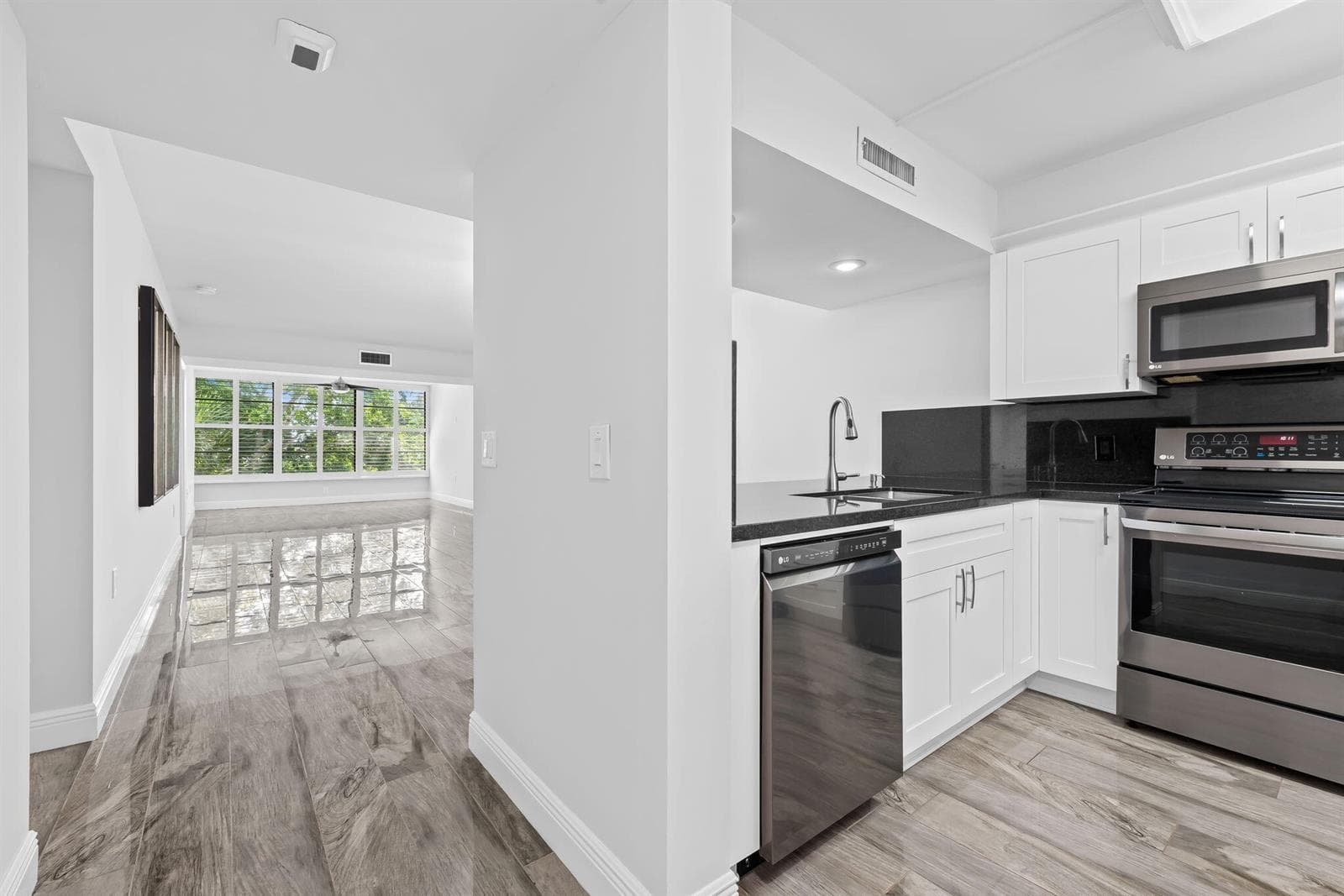 1502 Whitehall Drive # 403, Davie, FL 33324 — zdjęcie 3
