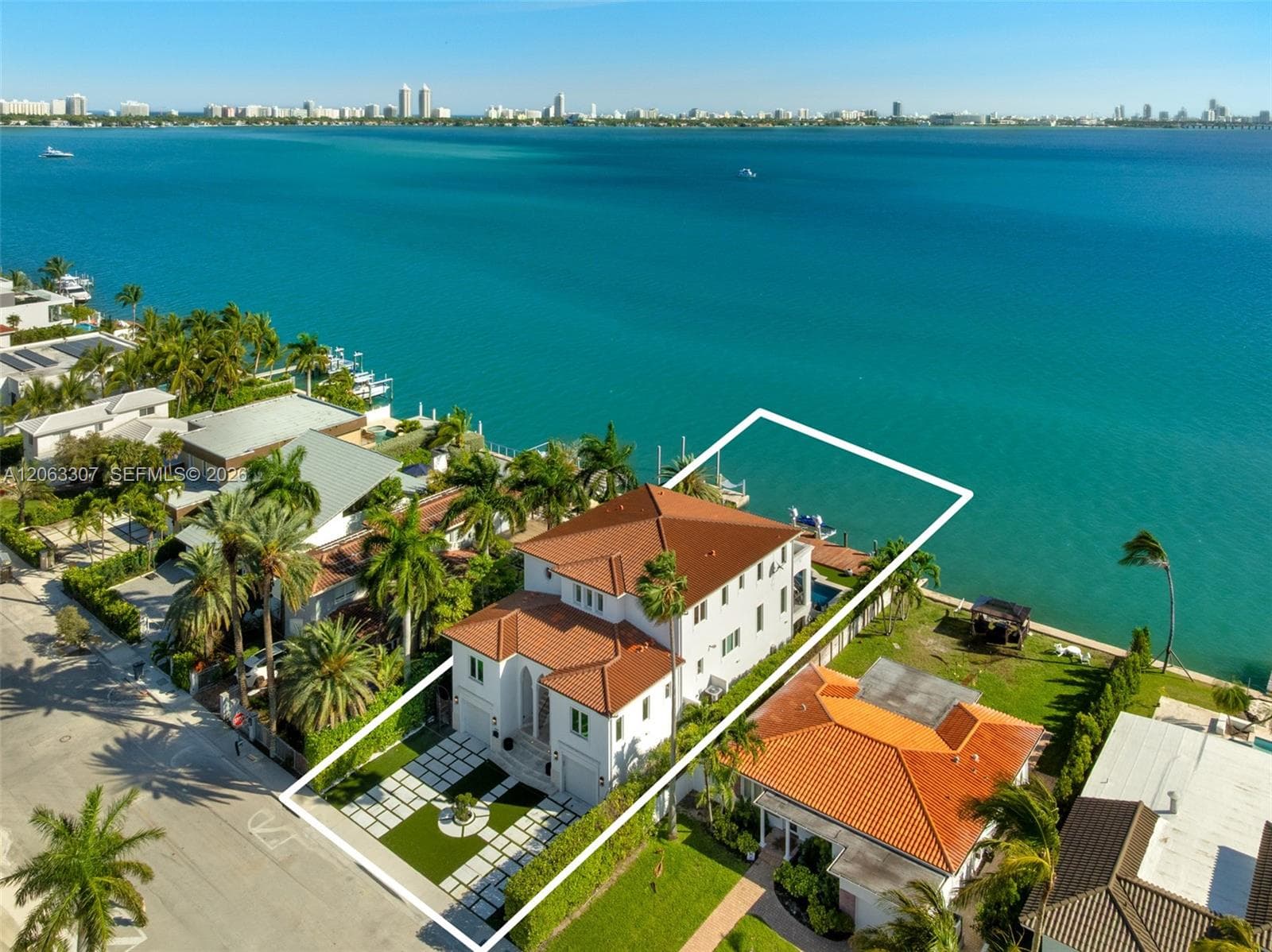 1460 S Treasure Dr, North Bay Village, FL 33141 — zdjęcie 2