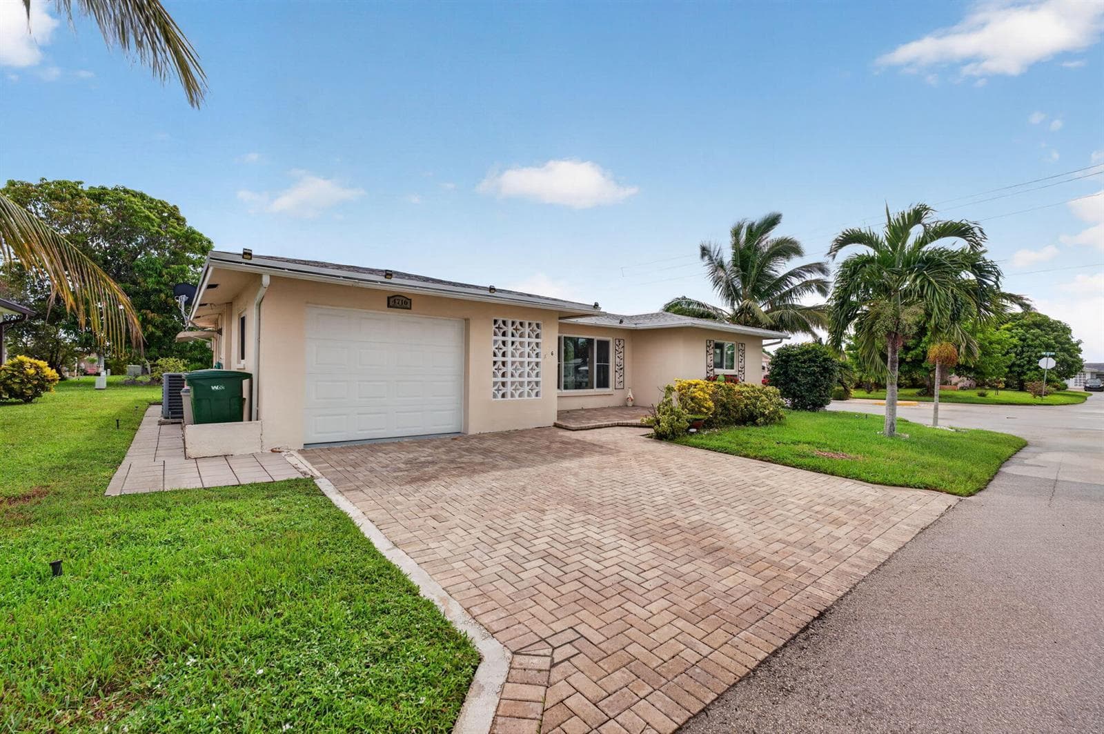 4716 NW 49TH Place, Tamarac, FL 33319 — zdjęcie 2