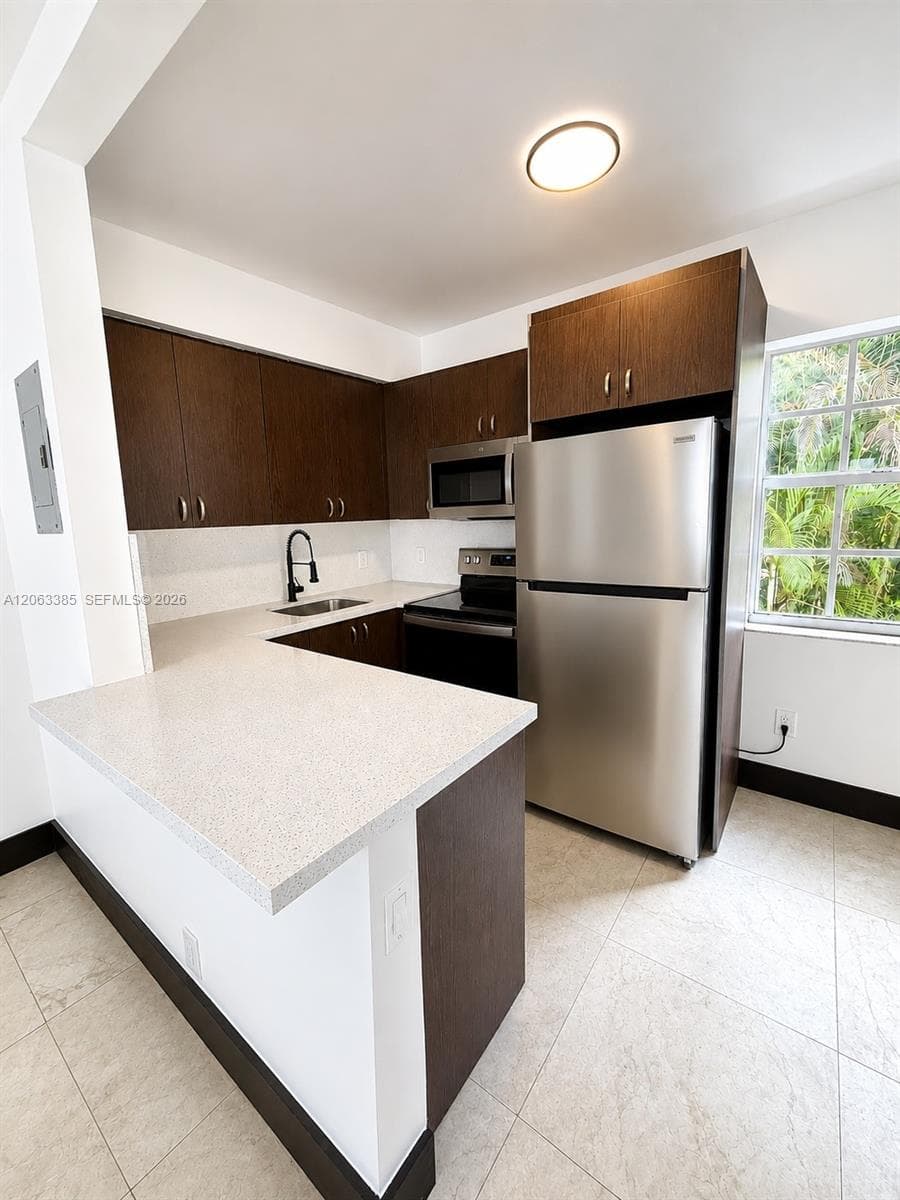 551 NE 62nd St # 14, Miami, FL 33138 — zdjęcie 2