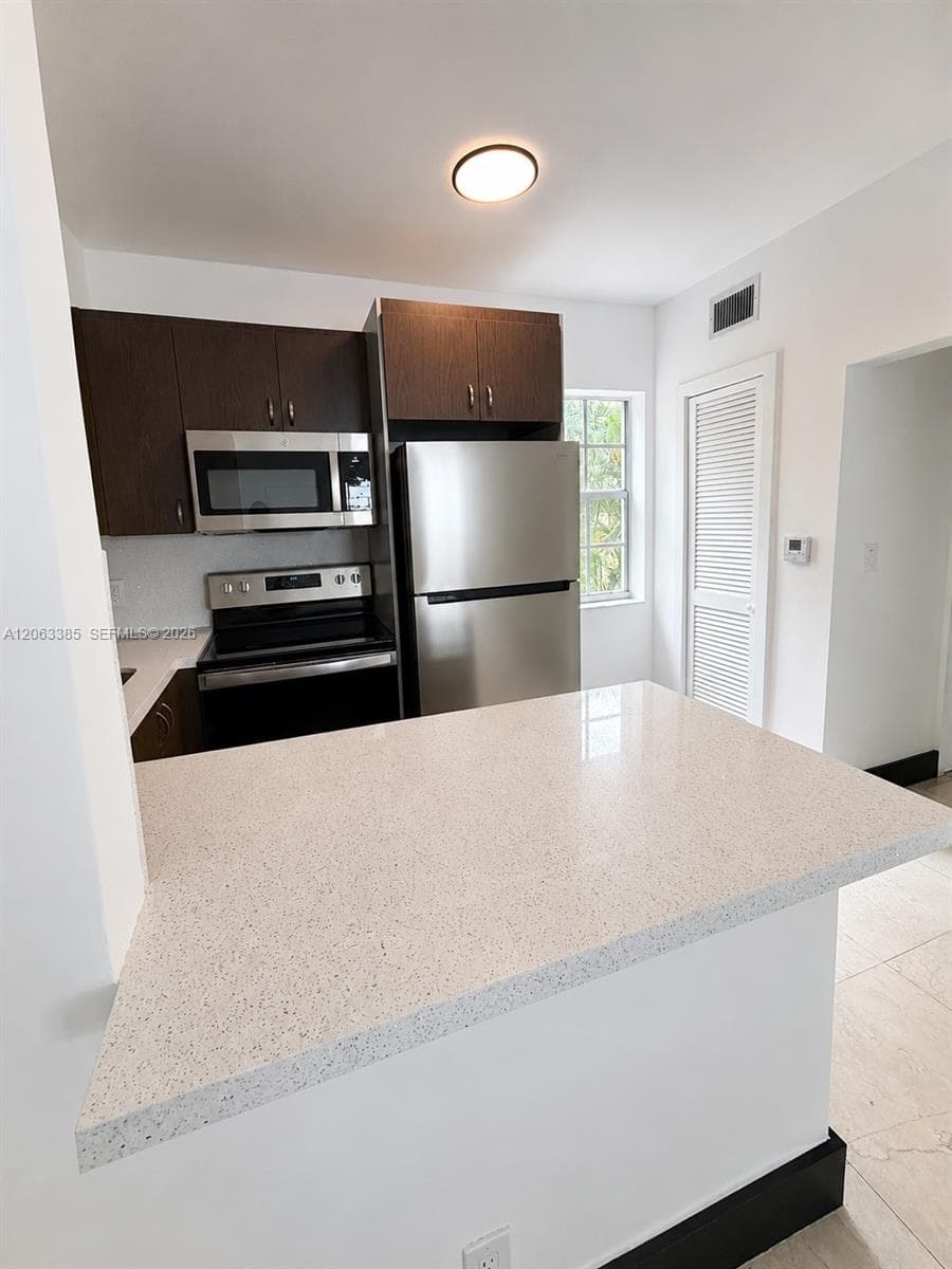 551 NE 62nd St # 14, Miami, FL 33138 — zdjęcie 3