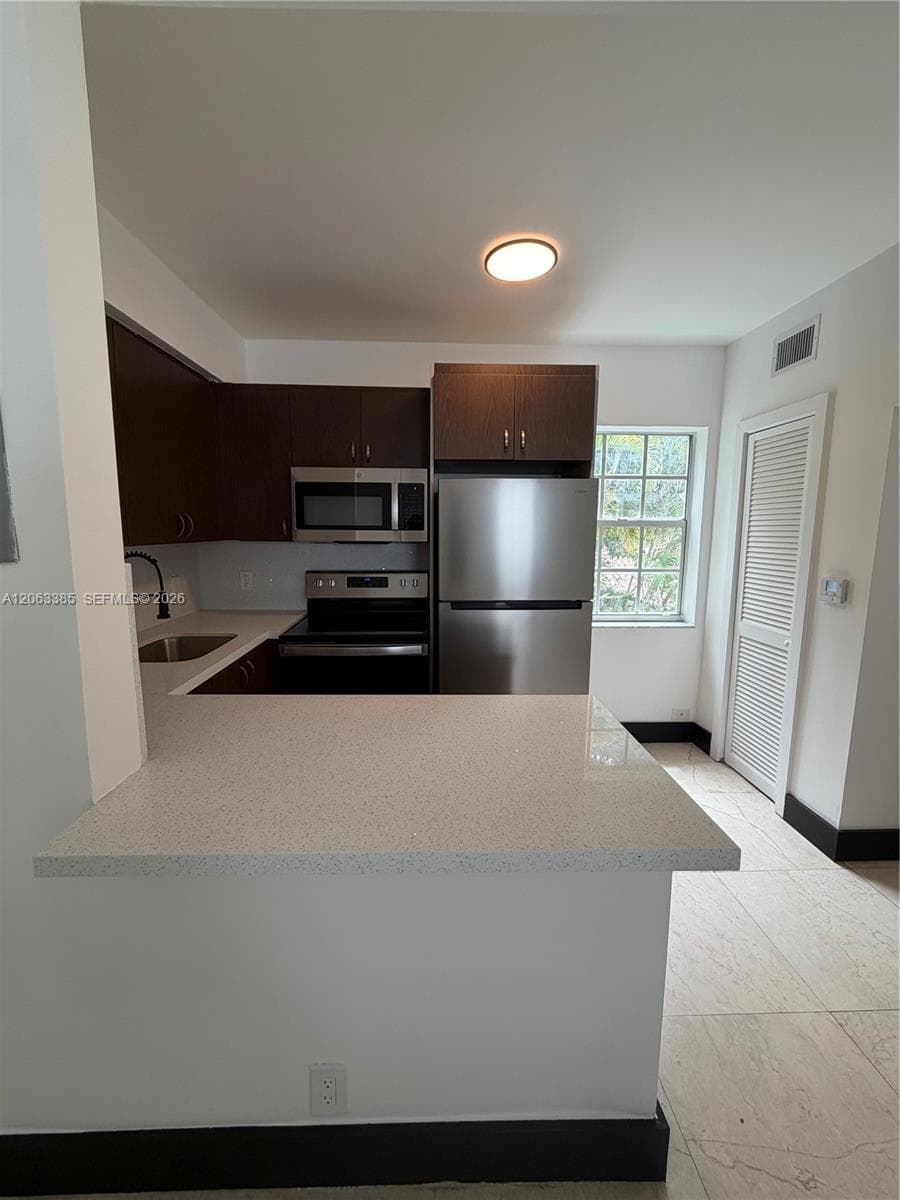 551 NE 62nd St # 14, Miami, FL 33138 — zdjęcie 5