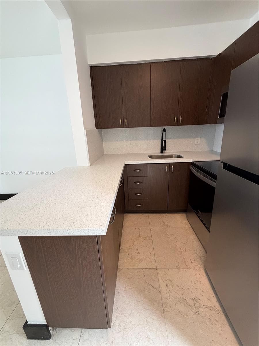 551 NE 62nd St # 14, Miami, FL 33138 — zdjęcie 4