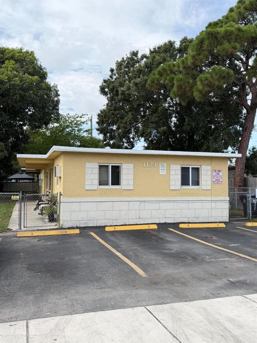 1124 NW 2ND Street # 2, Fort Lauderdale, FL 33311