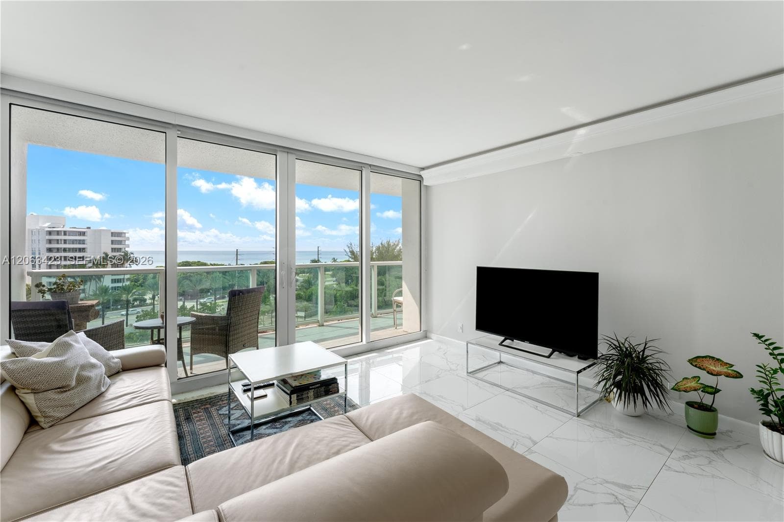 100 Bayview Dr # 709, Sunny Isles Beach, FL 33160 — zdjęcie 2