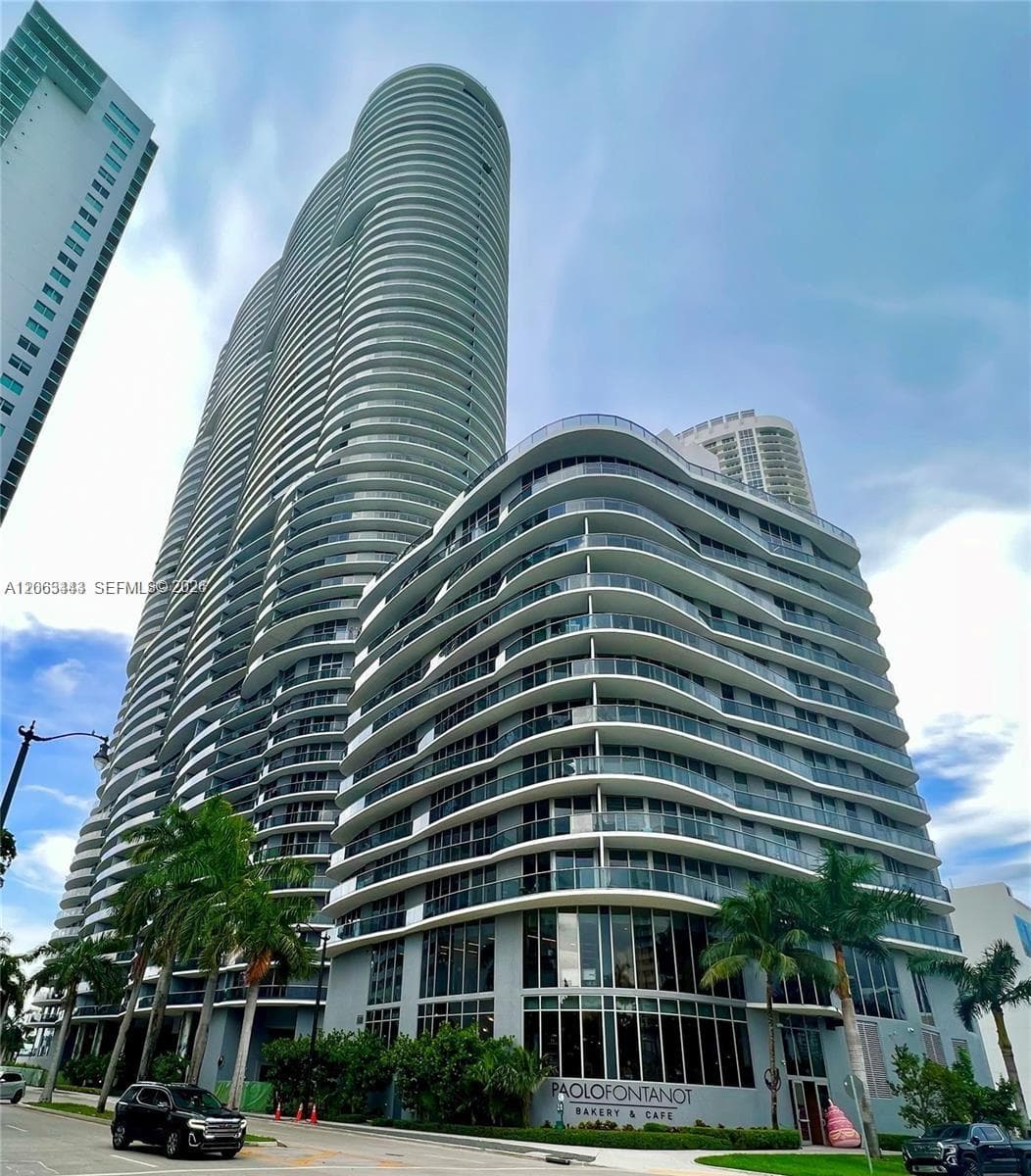 488 NE 18th St # 3000, Miami, FL 33132