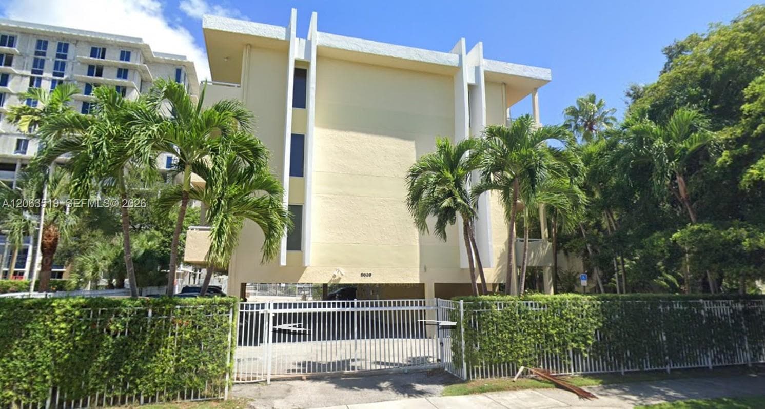 5839 SW 74th Ter # 201, South Miami, FL 33143