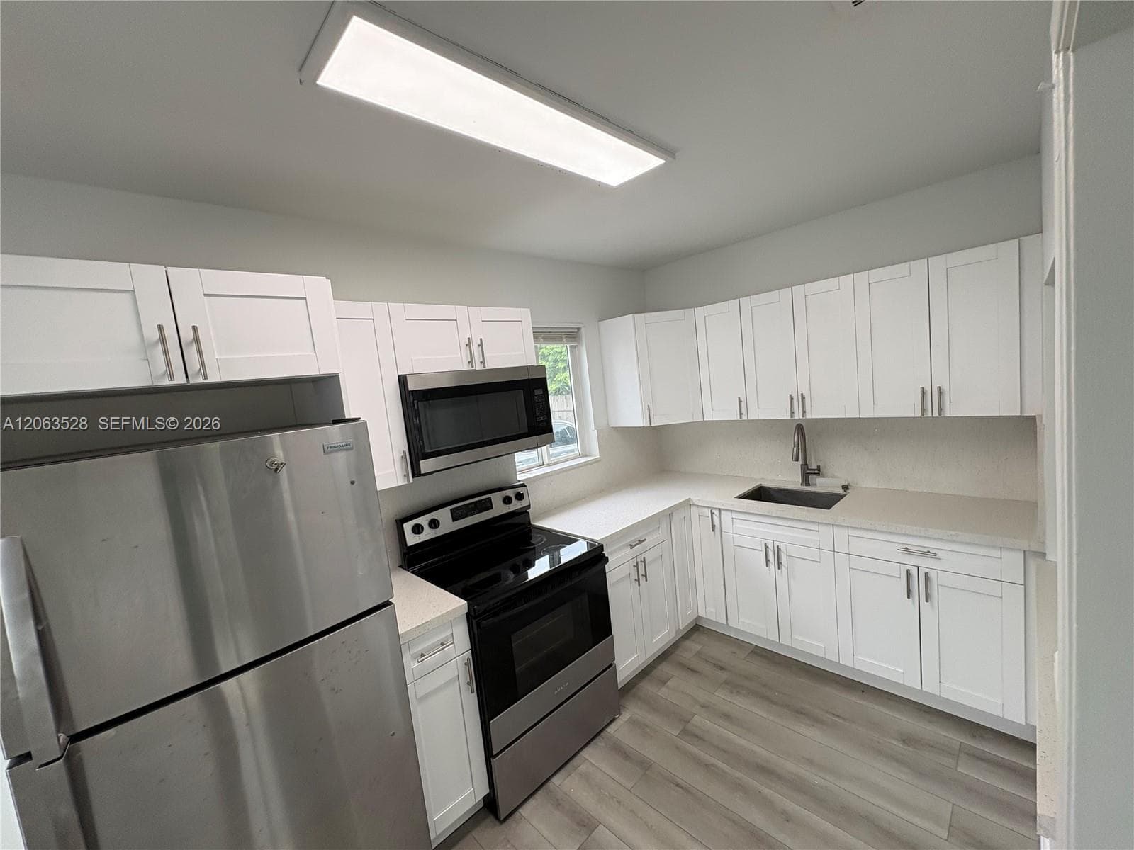 10417 NW 6th Ave # Front, Miami, FL 33150 — zdjęcie 2